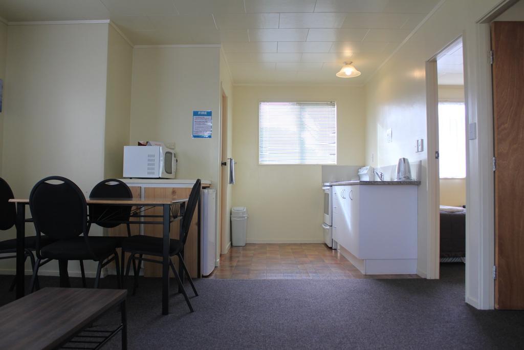 Coronation Court Motel Ню Плимут Екстериор снимка