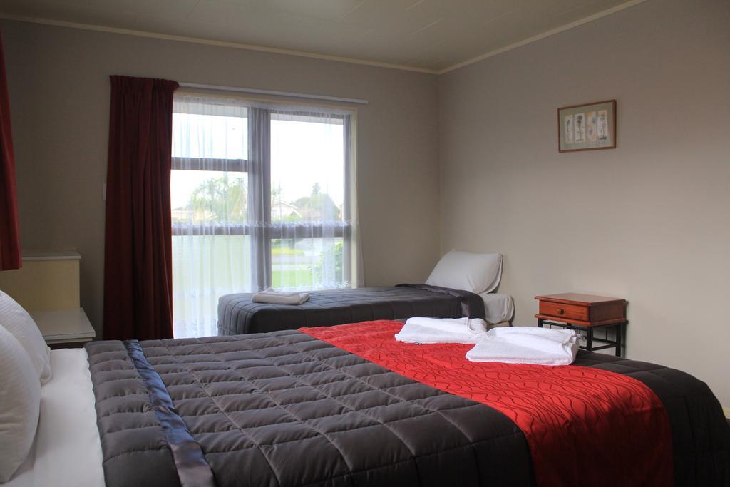 Coronation Court Motel Ню Плимут Екстериор снимка