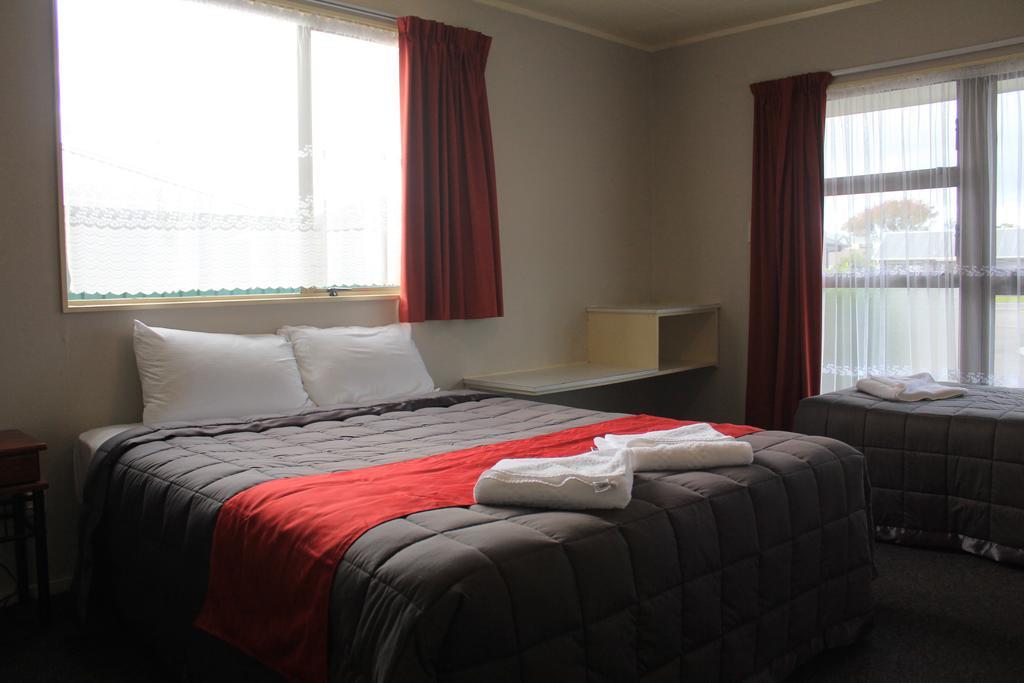 Coronation Court Motel Ню Плимут Екстериор снимка