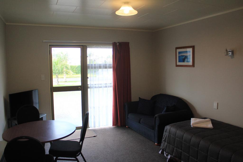 Coronation Court Motel Ню Плимут Екстериор снимка