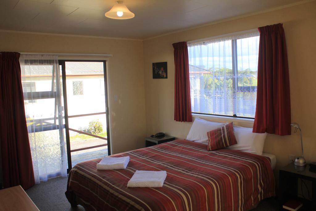 Coronation Court Motel Ню Плимут Екстериор снимка