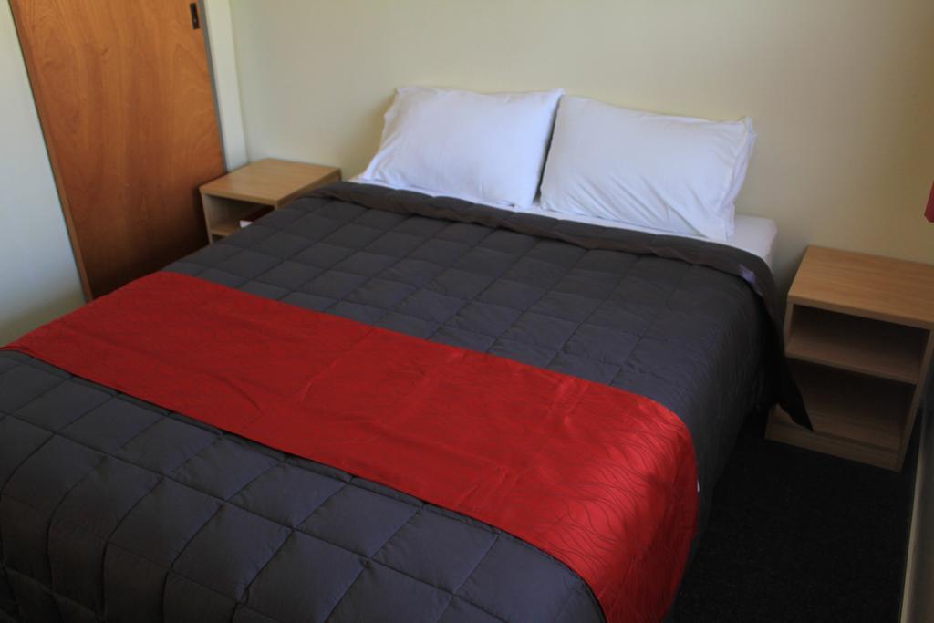 Coronation Court Motel Ню Плимут Екстериор снимка